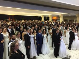 Sessenta e seis casais dizem “sim” no Casamento Cooperado da Fundação Aury Luiz Bodanese
