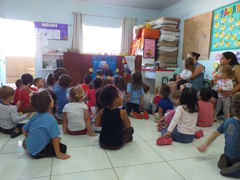 Voluntários da Unidade de Xaxim realizam entrega de doces na Páscoa