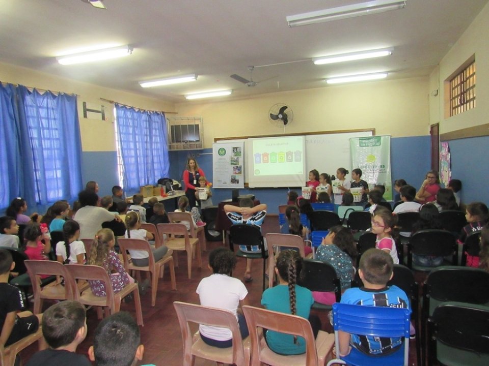 Alunos da EMEF Alfredo Juliano visitam aterro sanitário em Sapucaia do Sul/RS