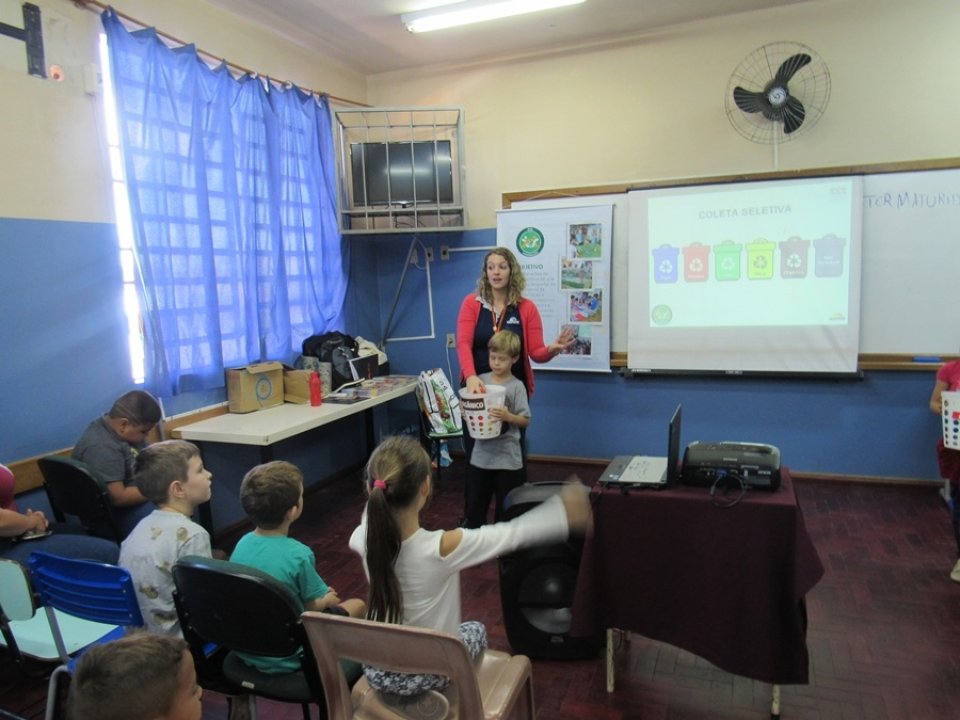 Alunos da EMEF Alfredo Juliano visitam aterro sanitário em Sapucaia do Sul/RS