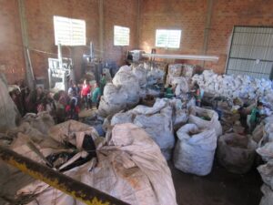 Alunos da EMEF Alfredo Juliano visitam aterro sanitário em Sapucaia do Sul/RS