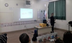 Alunos recebem sensibilização sobre separação de resíduos com a Turminha da Reciclagem