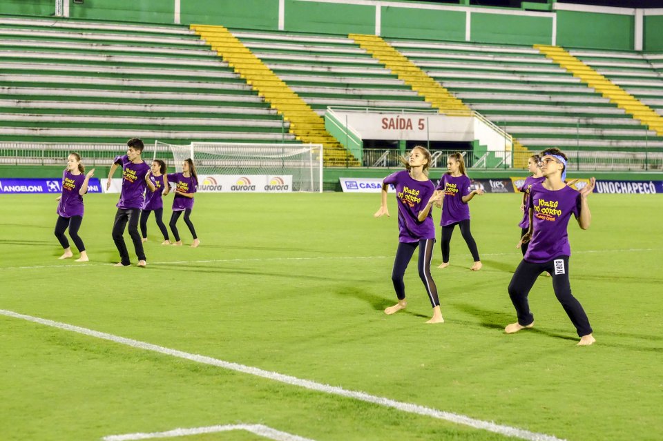 Programa Vozes do Corpo realiza flashmobs em eventos comemorativos dos 50 anos Aurora