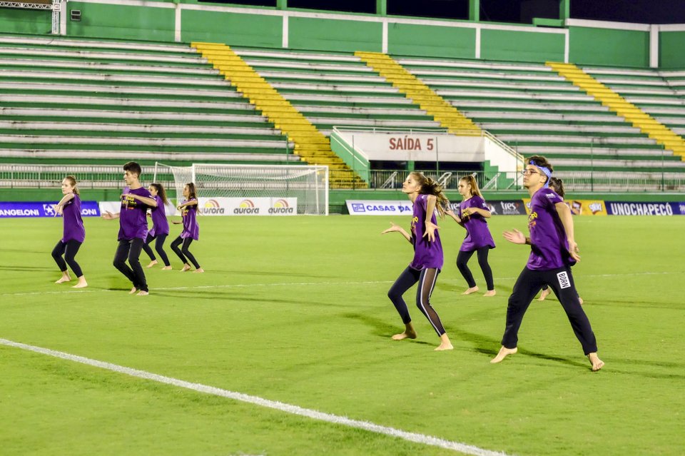 Programa Vozes do Corpo realiza flashmobs em eventos comemorativos dos 50 anos Aurora