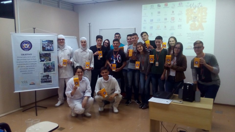 Unidade FAQUI realiza Cinema da Prevenção com jovens aprendizes