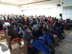 Cinema da Prevenção é realizado na Escola Mater Dolorum de Capinzal/SC