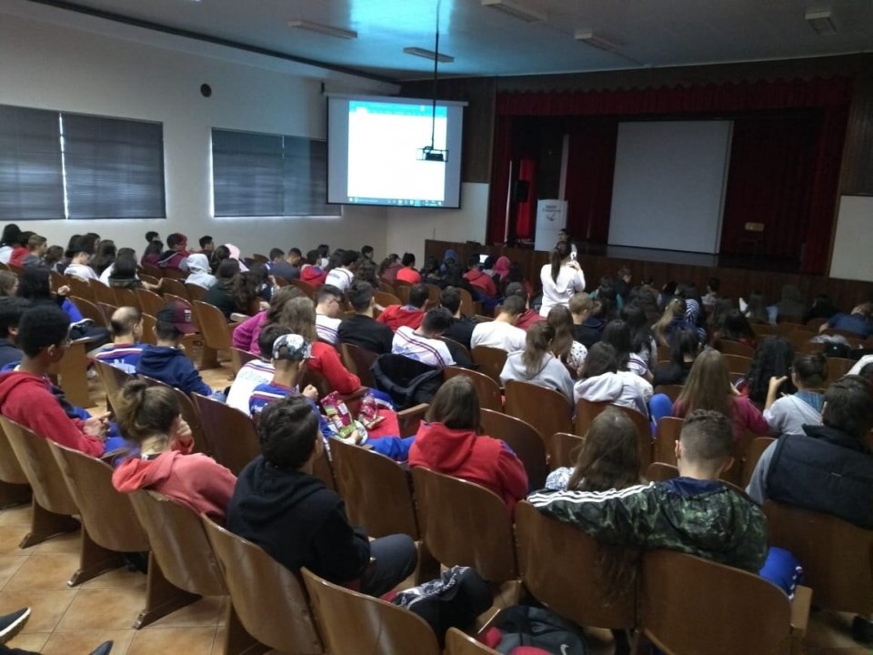 Cinema da Prevenção é realizado na Escola Mater Dolorum de Capinzal/SC