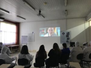Jovens aprendizes das unidades Aurora de Chapecó e Guatambu participam do Cinema da Prevenção