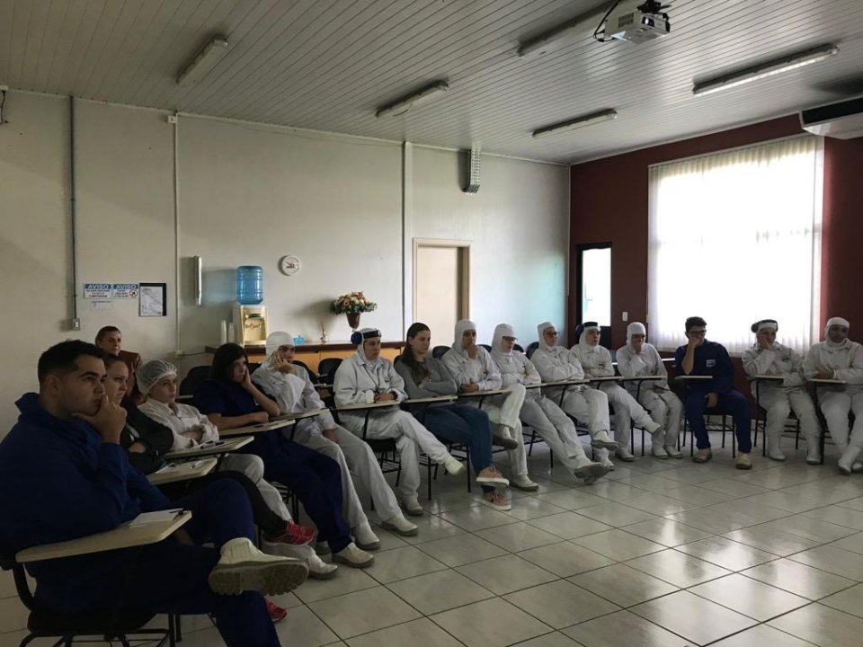 Jovens aprendizes das unidades Aurora de Chapecó e Guatambu participam do Cinema da Prevenção