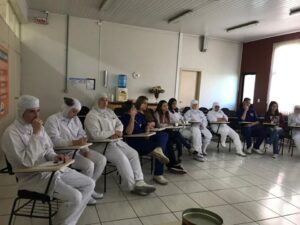 Jovens aprendizes das unidades Aurora de Chapecó e Guatambu participam do Cinema da Prevenção