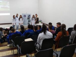 Jovens aprendizes das unidades Aurora de Chapecó e Guatambu participam do Cinema da Prevenção