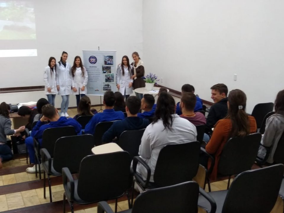 Jovens aprendizes das unidades Aurora de Chapecó e Guatambu participam do Cinema da Prevenção