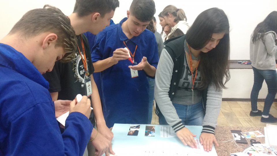 Jovens aprendizes das unidades Aurora de Chapecó e Guatambu participam do Cinema da Prevenção