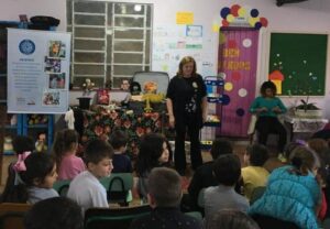 Roda de Leitura participa da Semana Literária e Feira do Livro na EEB Marechal Bormann