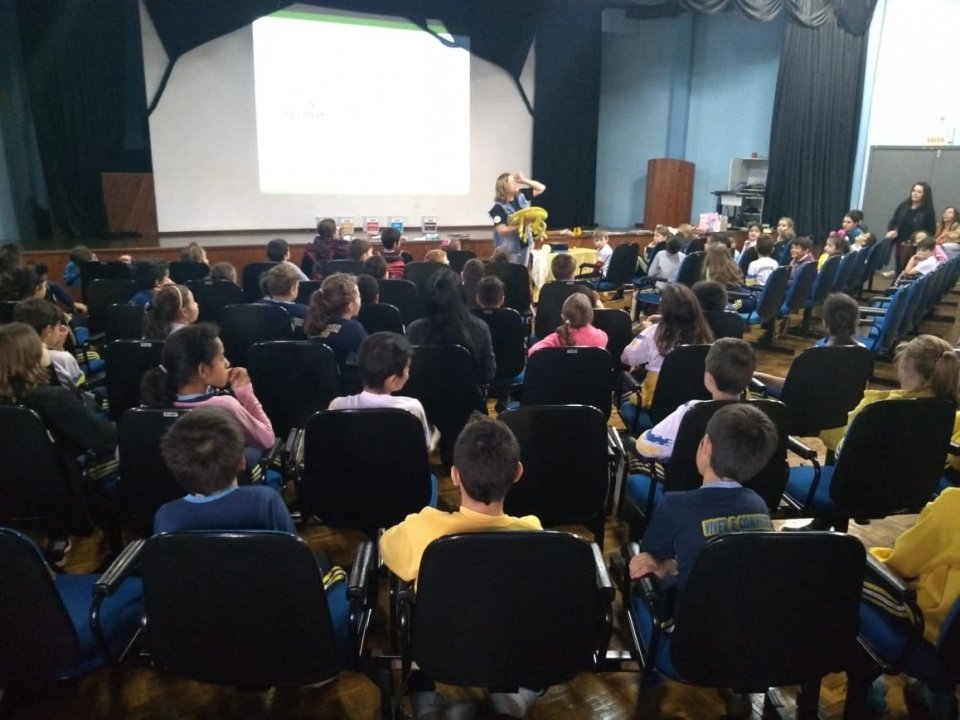 Contação de Histórias realiza ação em escolas de Capinzal/SC