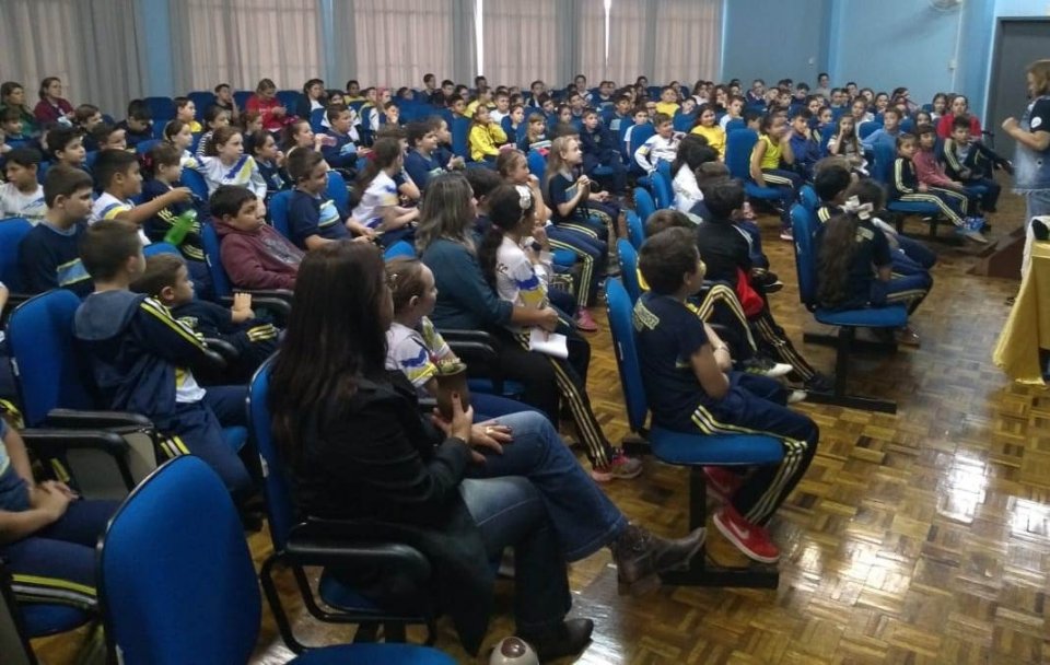 Contação de Histórias realiza ação em escolas de Capinzal/SC
