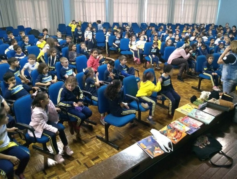 Contação de Histórias realiza ação em escolas de Capinzal/SC