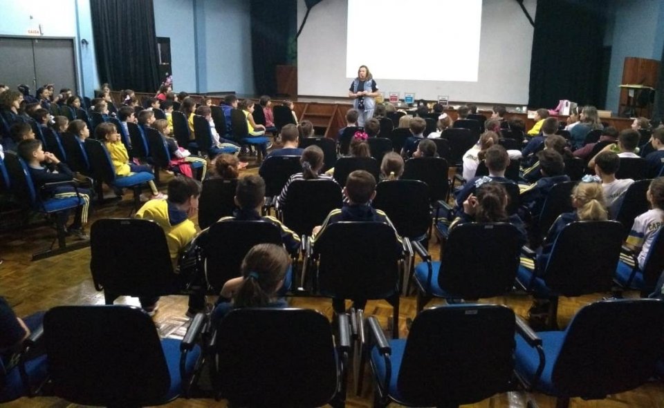Contação de Histórias realiza ação em escolas de Capinzal/SC