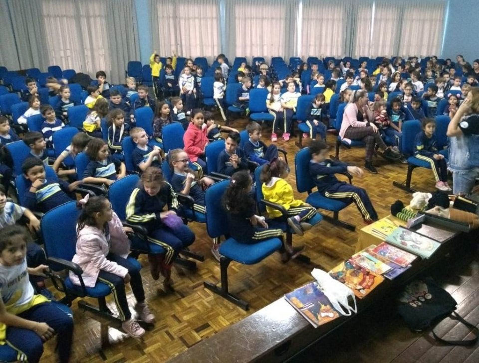 Contação de Histórias realiza ação em escolas de Capinzal/SC