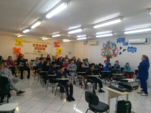Multiplicadores do Eco Cooperação em Xaxim realizam atividade em escola do município