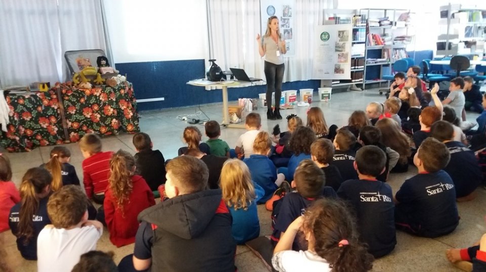 Eco Cooperação realiza sensibilização ambiental no Colégio Santa Rita