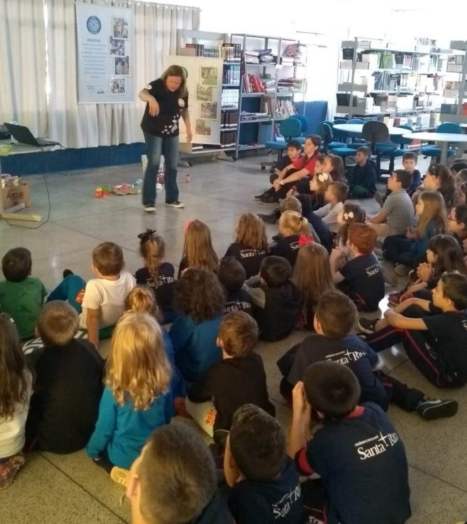 Roda de Leitura realiza ação no Colégio Santa Rita de Chapecó/SC