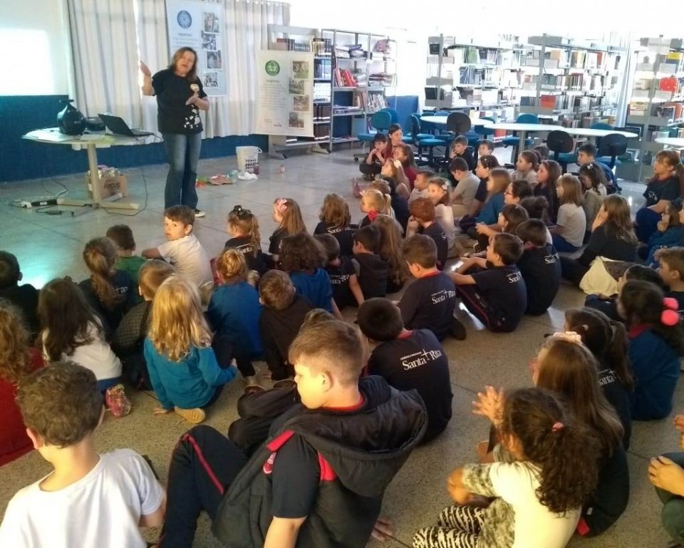 Roda de Leitura realiza ação no Colégio Santa Rita de Chapecó/SC