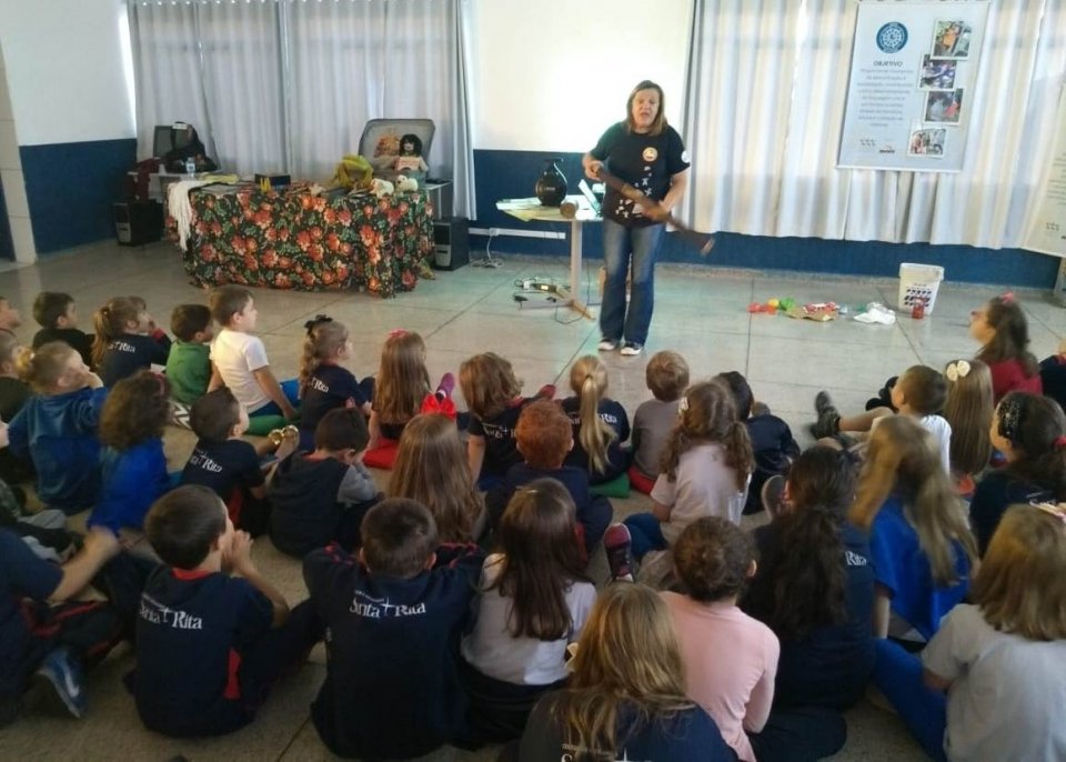 Roda de Leitura realiza ação no Colégio Santa Rita de Chapecó/SC