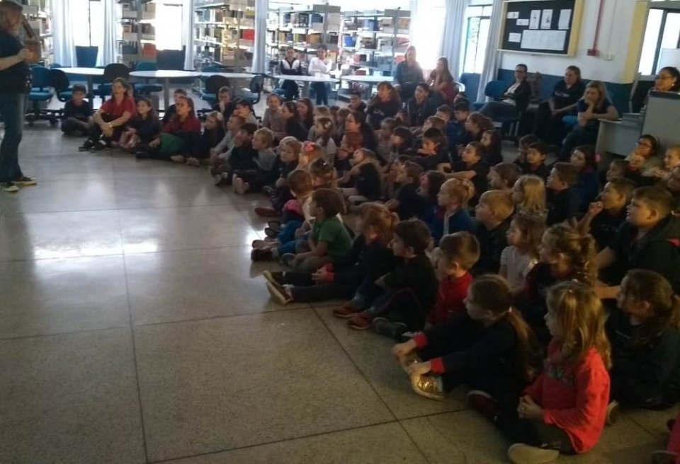 Roda de Leitura realiza ação no Colégio Santa Rita de Chapecó/SC