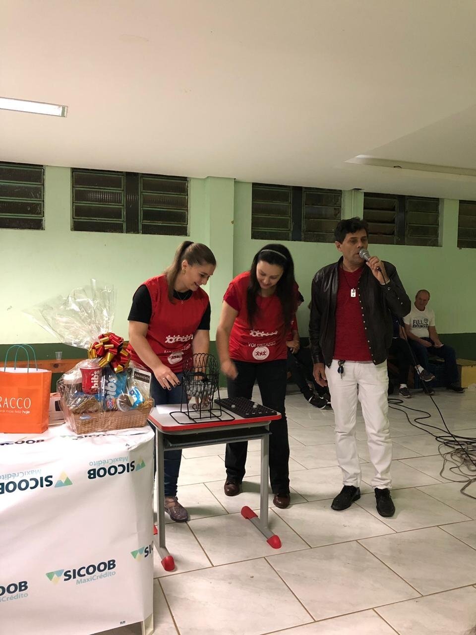 Voluntários do programa Amigo Energia participam de Macarronada Beneficente