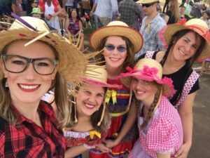 Voluntários de Cunha Porã participam de Gincana Junina da APAE