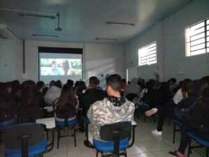 Incubatório Chapecó promove Cinema da Prevenção e atende mais de 180 adolescentes