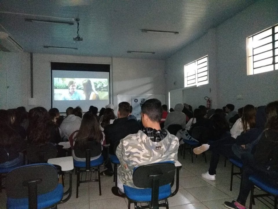 Incubatório Chapecó promove Cinema da Prevenção e atende mais de 180 adolescentes