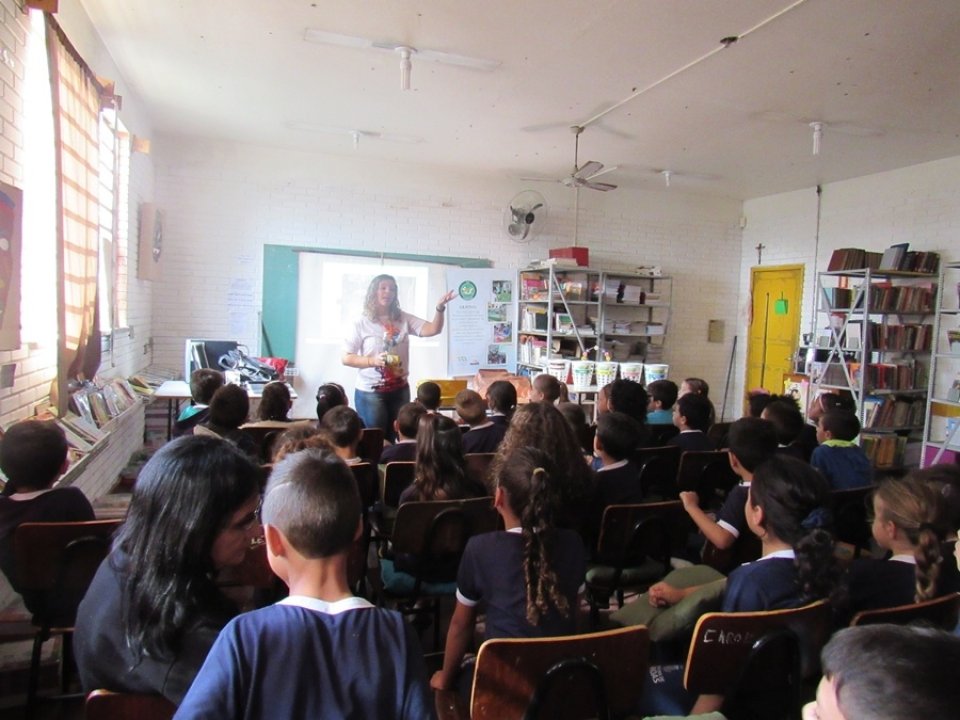 Eco Cooperação atende escolas e instituições sociais em Canoas