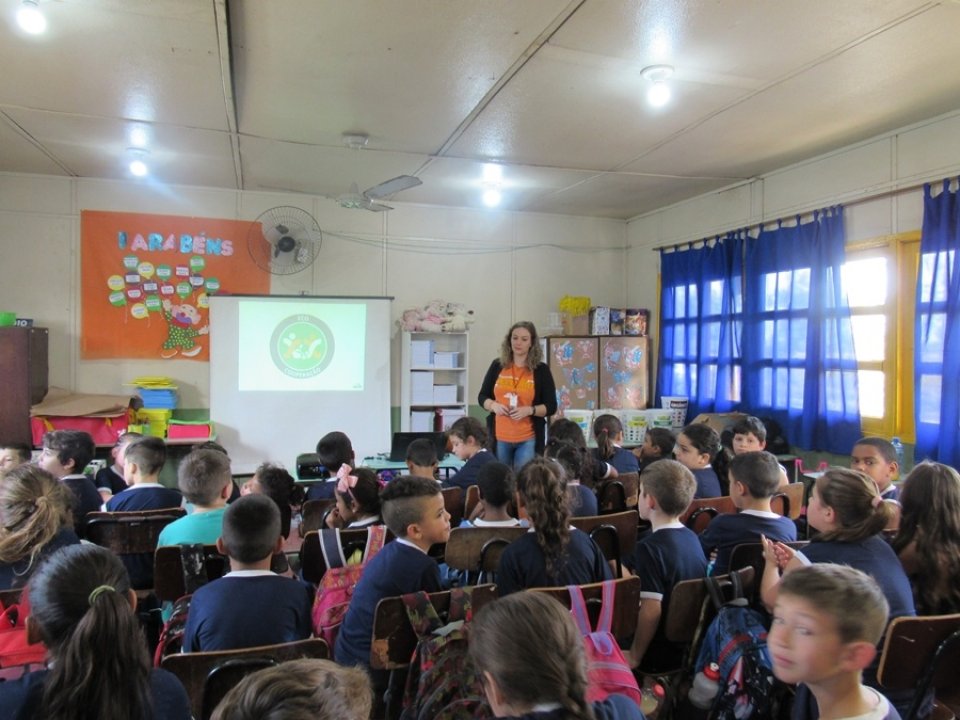 Eco Cooperação atende escolas e instituições sociais em Canoas