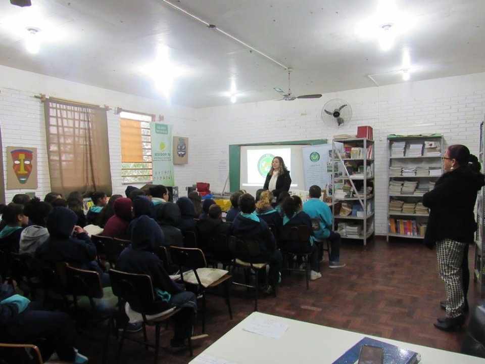 Eco Cooperação atende escolas e instituições sociais em Canoas