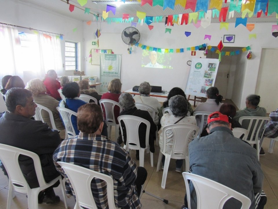 Eco Cooperação atende escolas e instituições sociais em Canoas