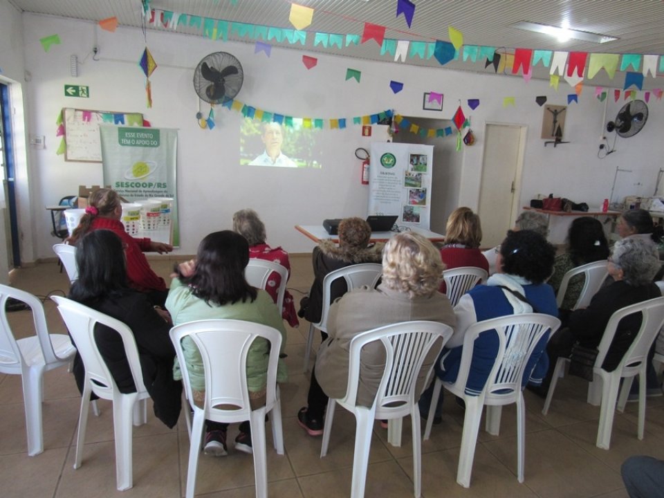 Eco Cooperação atende escolas e instituições sociais em Canoas