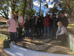União que transforma: Trabalho voluntário possibilita revitalização de praça de Chapecó