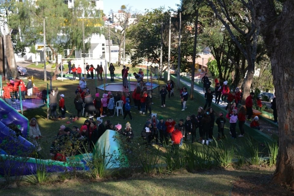 União que transforma: Trabalho voluntário possibilita revitalização de praça de Chapecó