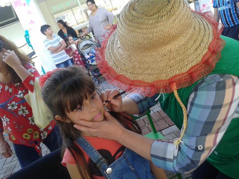 Voluntários das unidades de Erechim participam de ação Junina