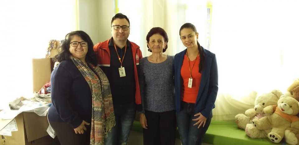 Voluntários do Amigo Energia de Mandaguari realizam campanha do agasalho