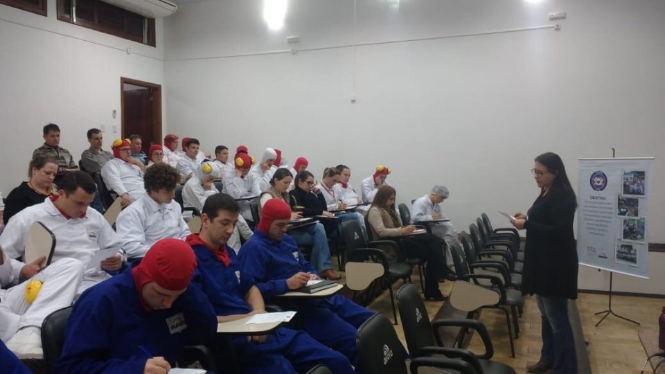 Vivendo Saúde promove Cinema da Prevenção para supervisores e encarregados da Aurora