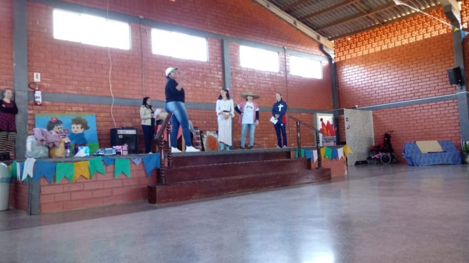 Voluntários de Joaçaba participam de festa julina na APAE de Irani/SC