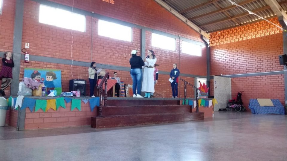 Voluntários de Joaçaba participam de festa julina na APAE de Irani/SC