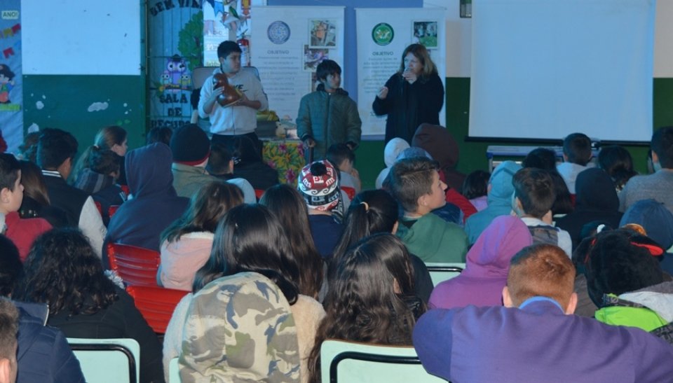 Contação de Histórias encanta alunos e professores na E.B.M. Olimpio Corrêa Figueiró