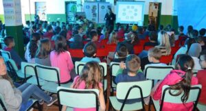 Contação de Histórias encanta alunos e professores na E.B.M. Olimpio Corrêa Figueiró