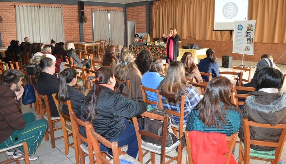Roda de Leitura realiza formação continuada para professores durante recesso escolar