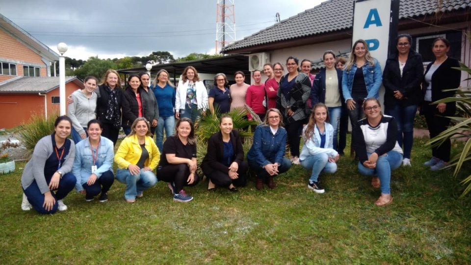 Voluntários de Joaçaba levam projeto Novo Olhar para APAEs de Irani e Capinzal