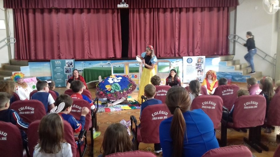 Multiplicadores do programa Roda de Leitura realizam atividade no Colégio Jesus Maria José